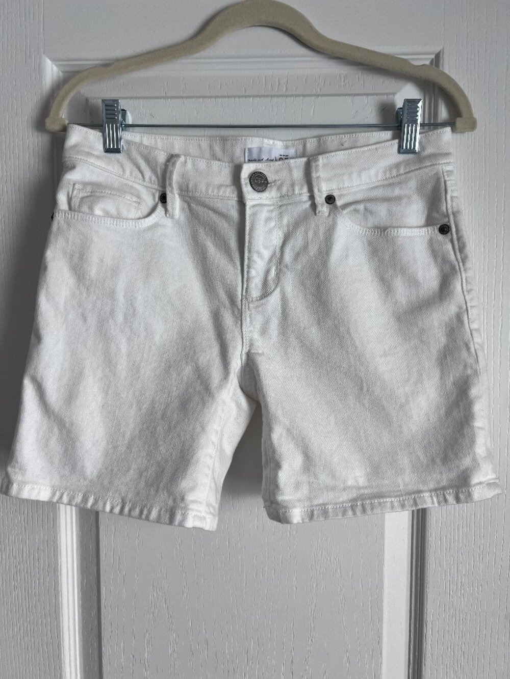 Ann Taylor LOFT Made & Loved White Jean Shorts Mid Rise - Size 00 / 24